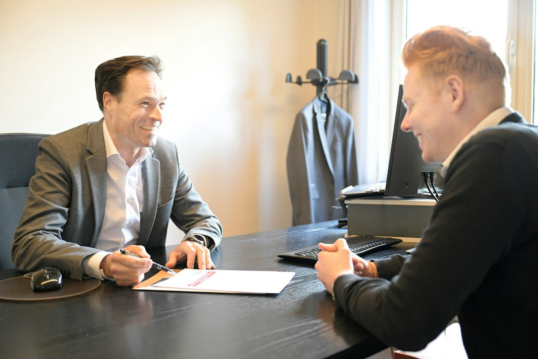 contract signing meeting